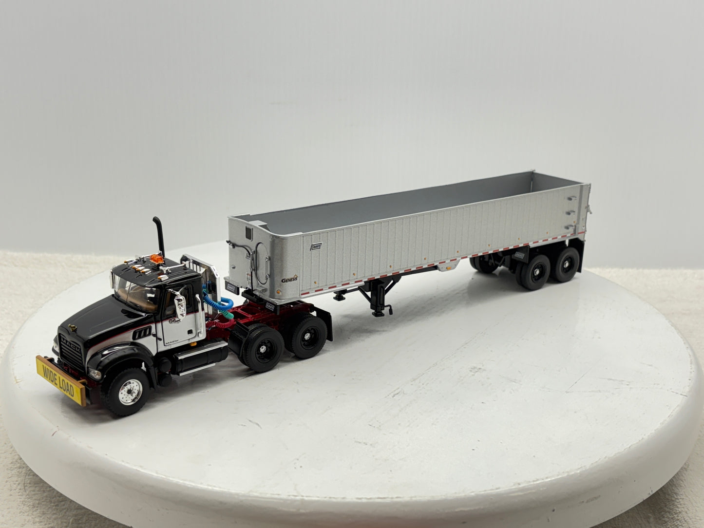 1/50 Mack Granite MP (Silver-Black)