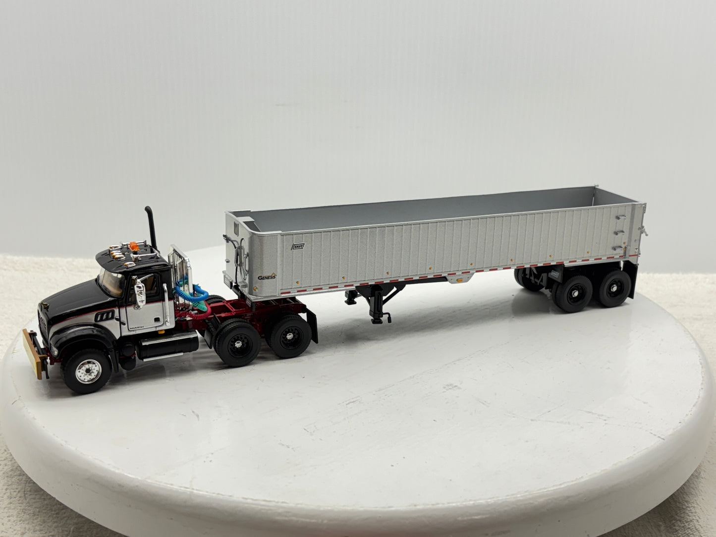 1/50 Mack Granite MP (Silver-Black)