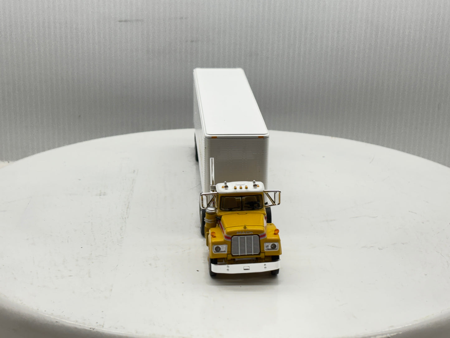 1/64 Mack R-Model Day Cab 125th