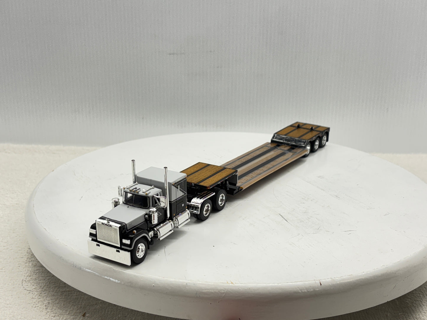 1/64 Mack Super-Liner 60'' Flat top