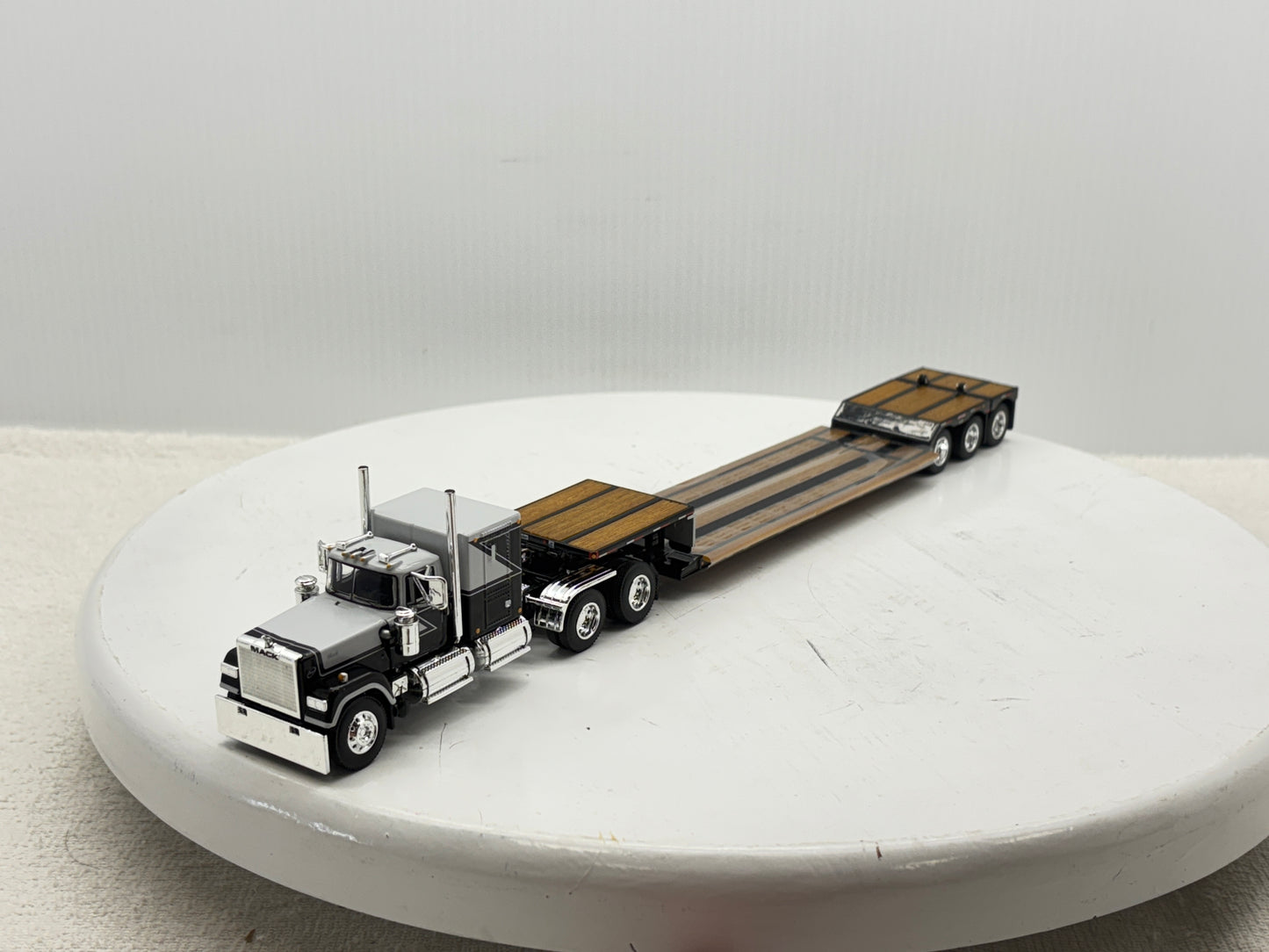 1/64 Mack Super-Liner 60'' Flat top