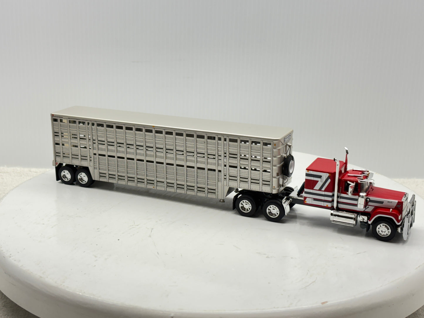 1/64 Mack Super-Liner Midroof