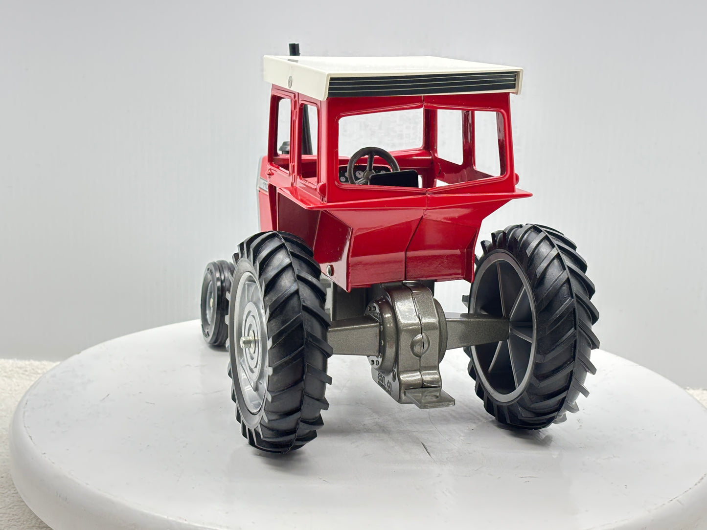 1/16 Massey-Fergusson 1105