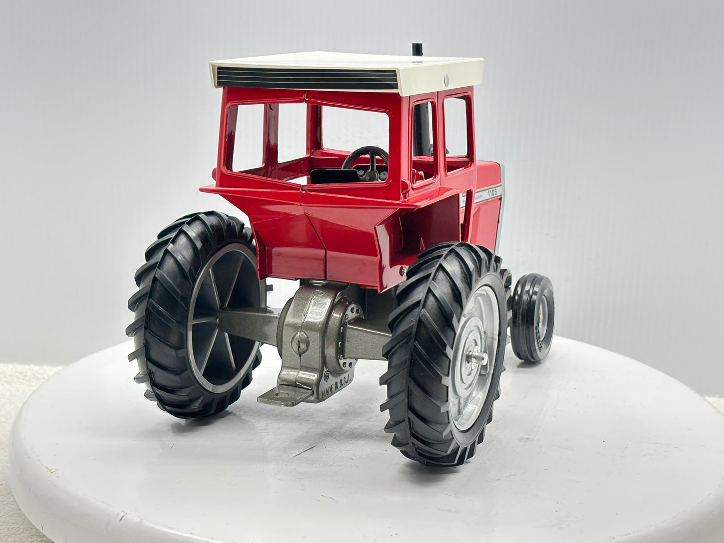 1/16 Massey-Fergusson 1105