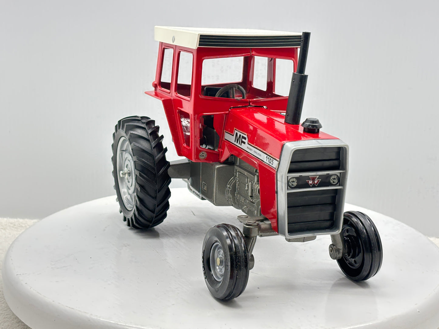 1/16 Massey-Fergusson 1105