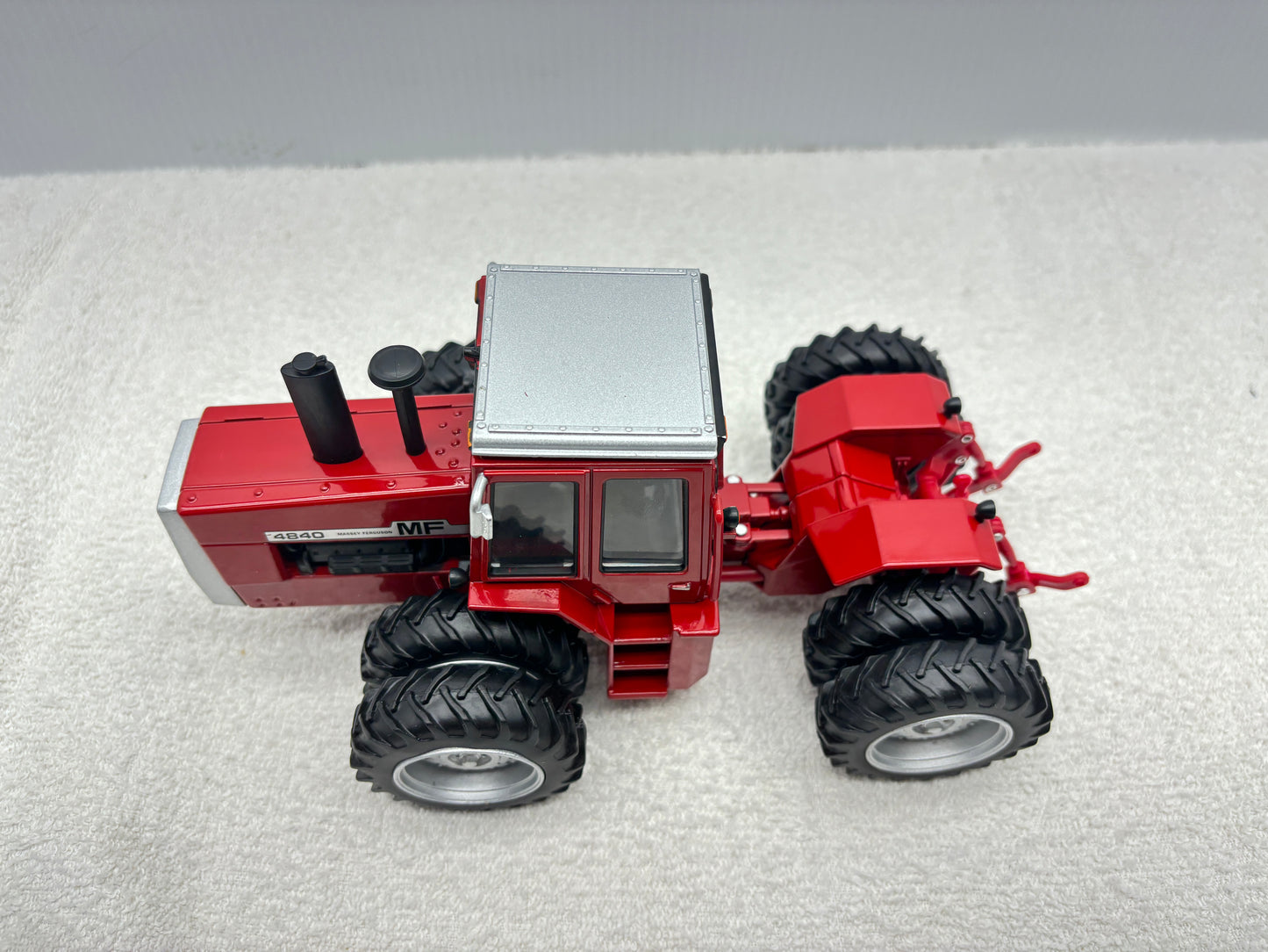 1/32 Massey Ferguson 4840 NFTS