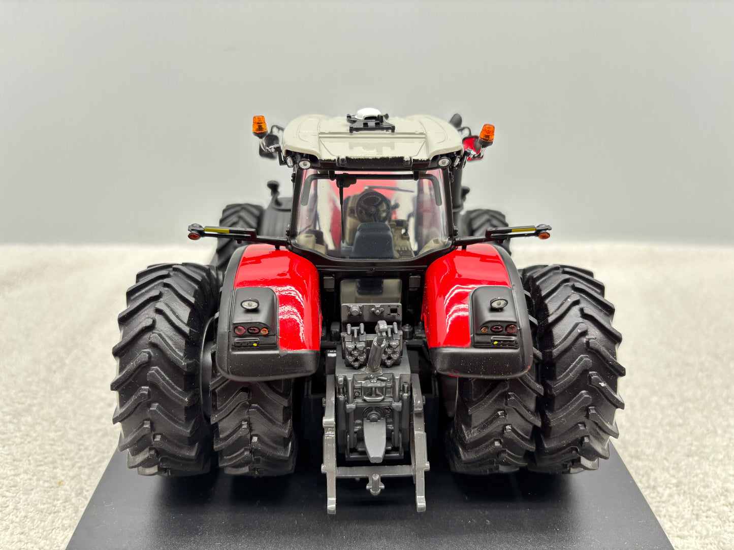 1/32 Massey Ferguson 8737 Duals