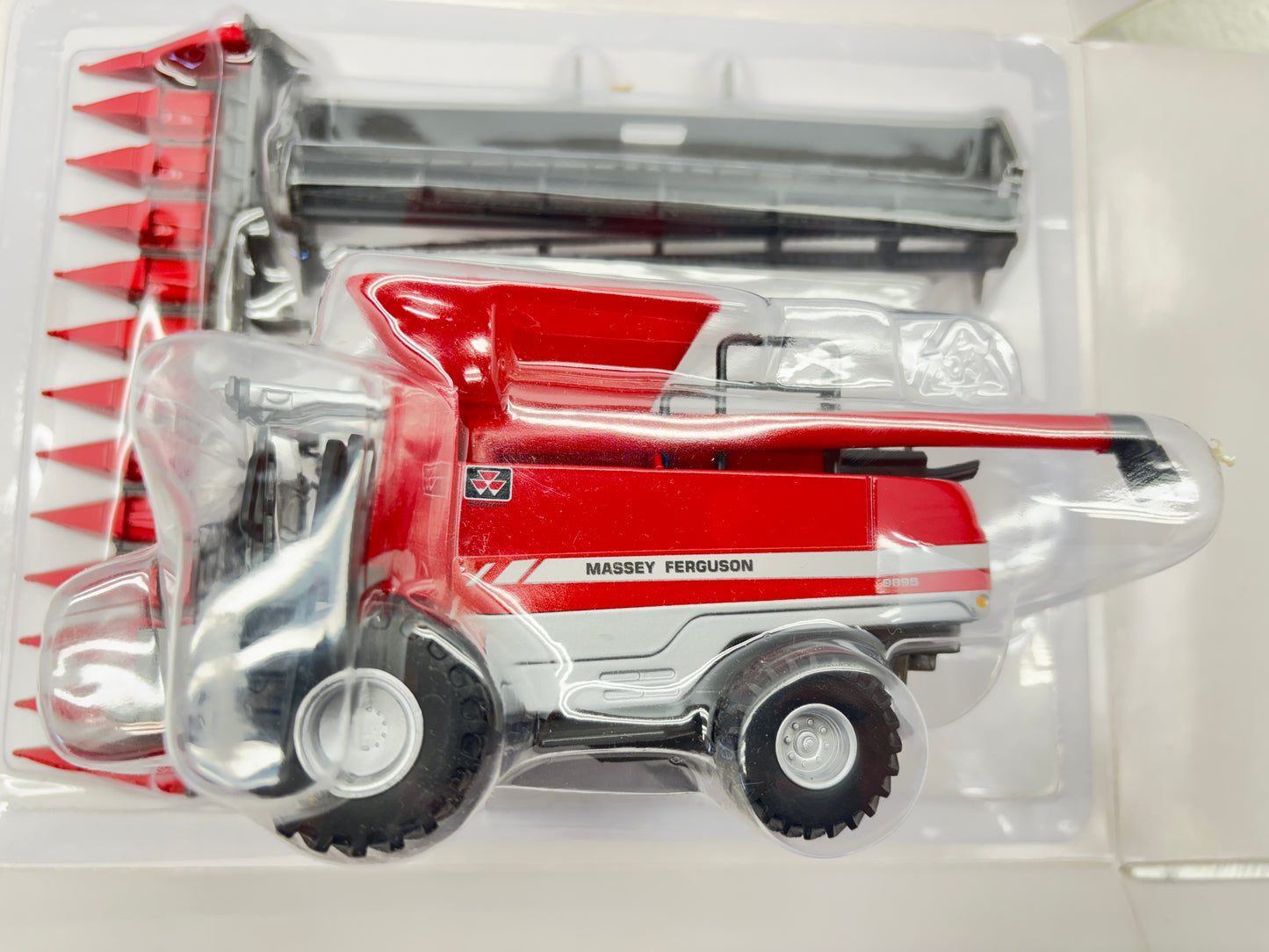 1/64 Massey Ferguson 9895