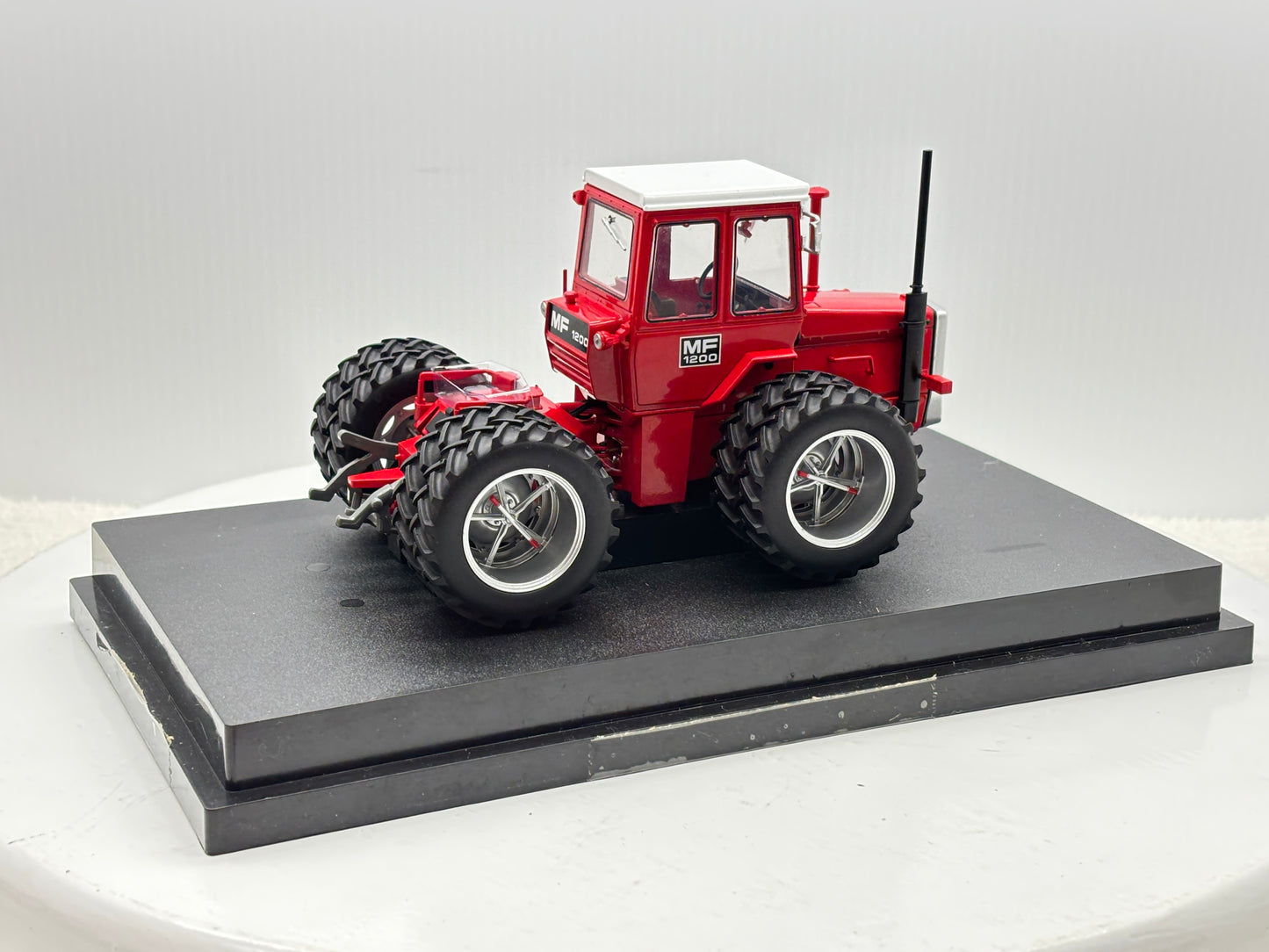 1/32 Massey Ferguson 1200 Molcon