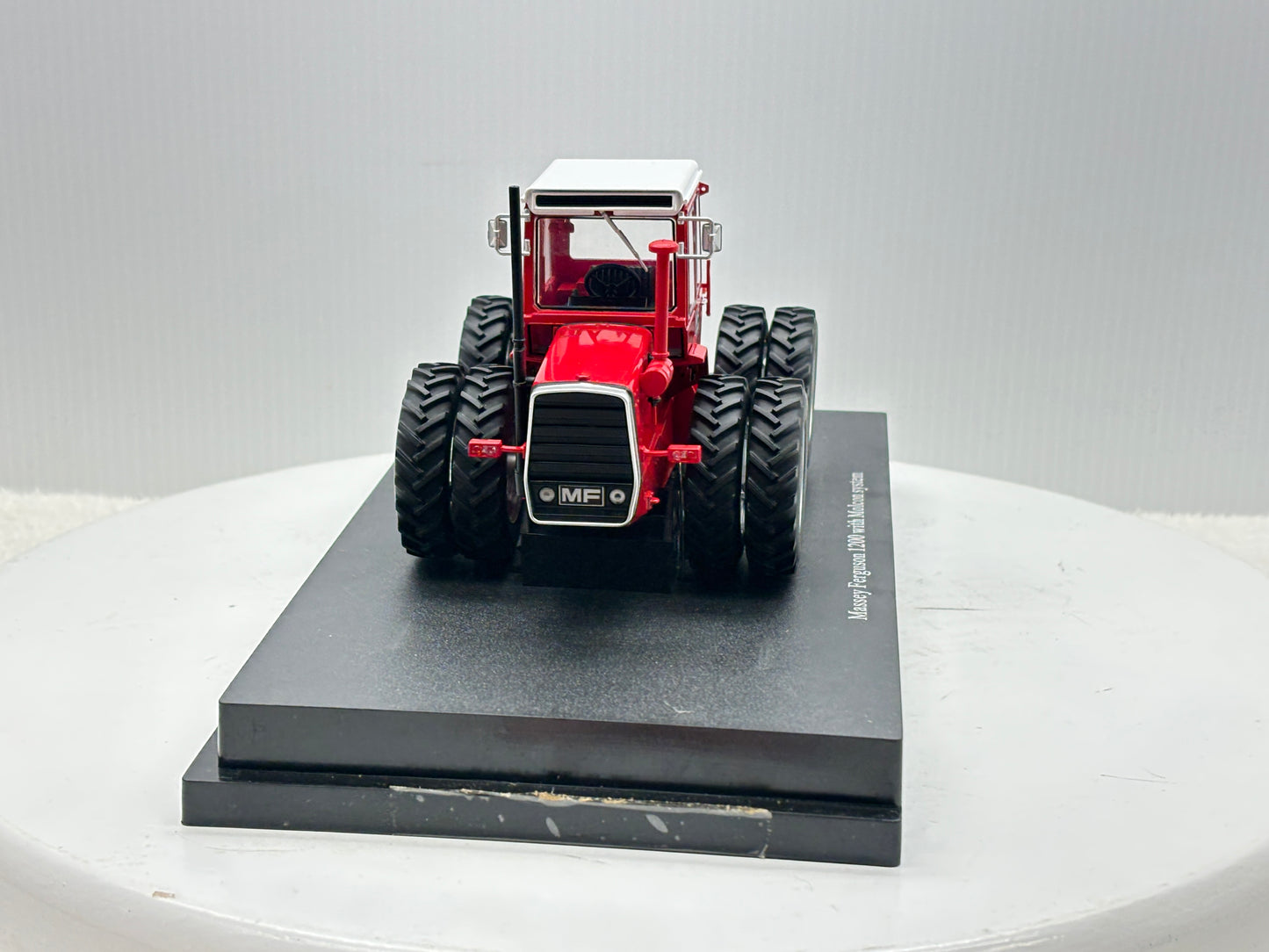 1/32 Massey Ferguson 1200 Molcon