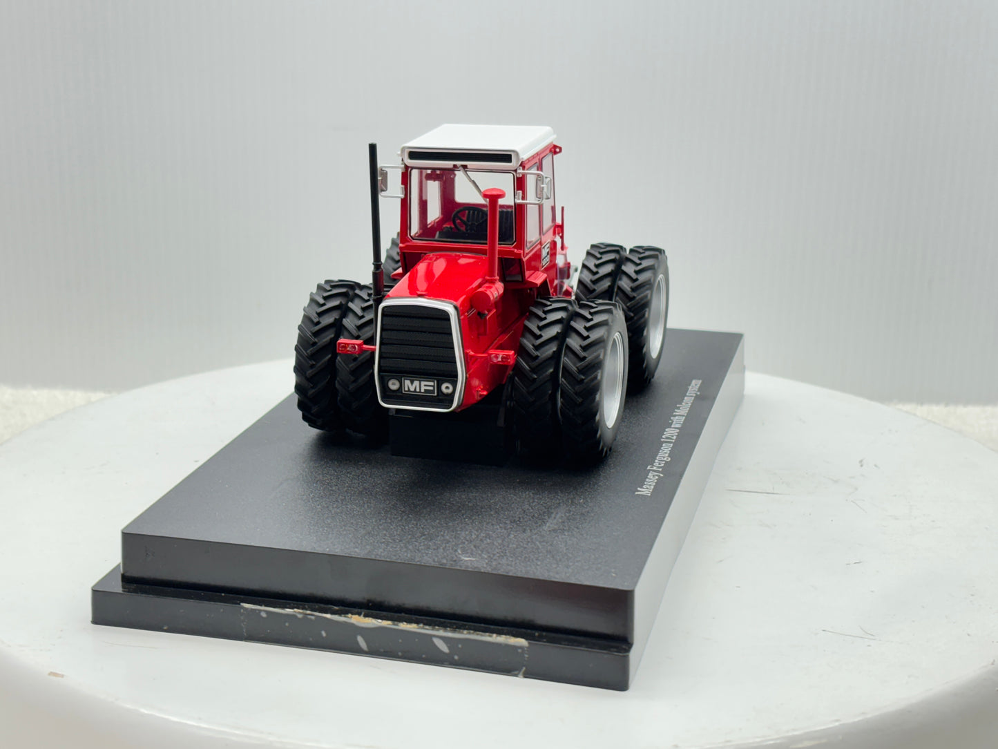 1/32 Massey Ferguson 1200 Molcon