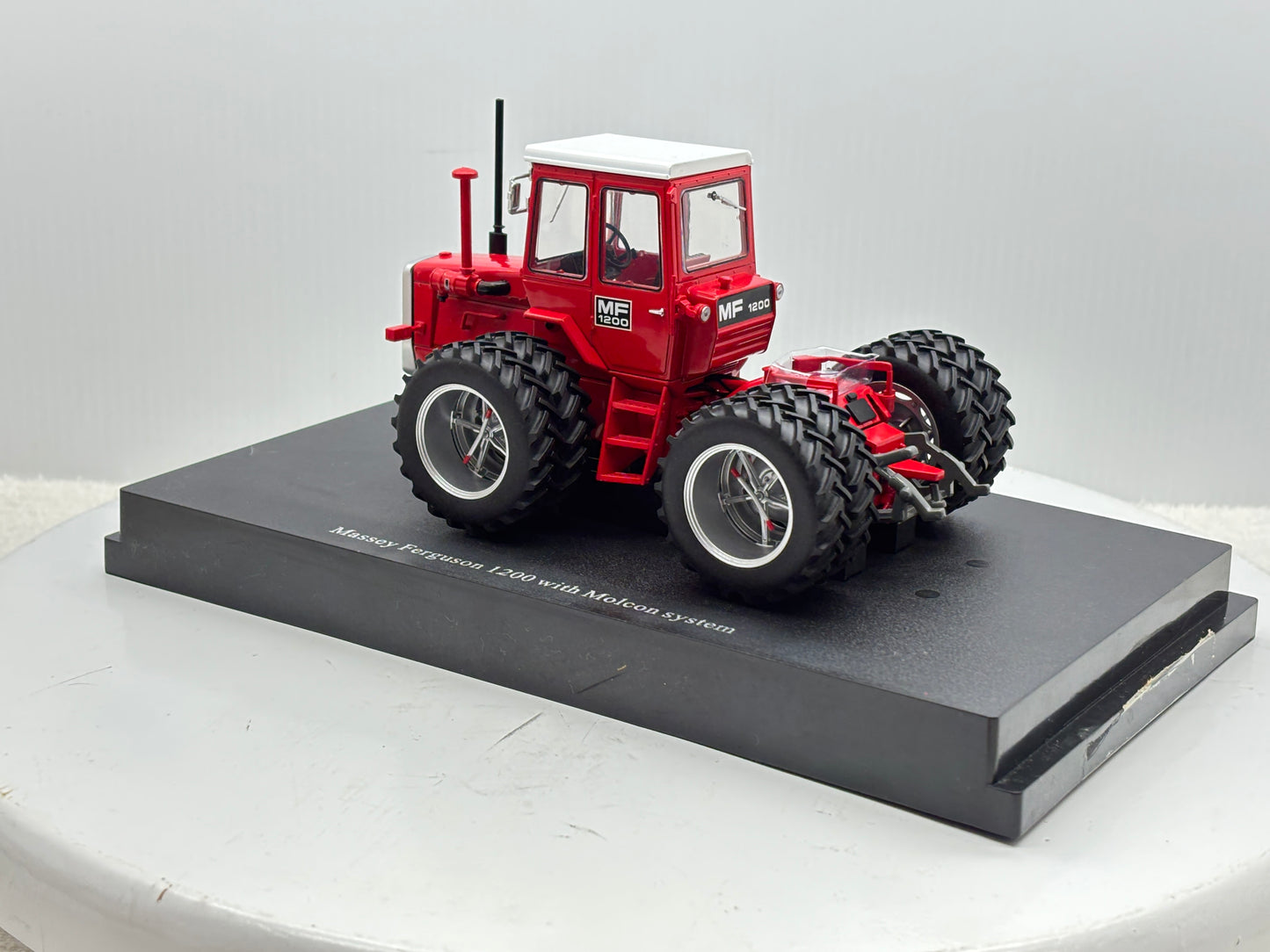 1/32 Massey Ferguson 1200 Molcon