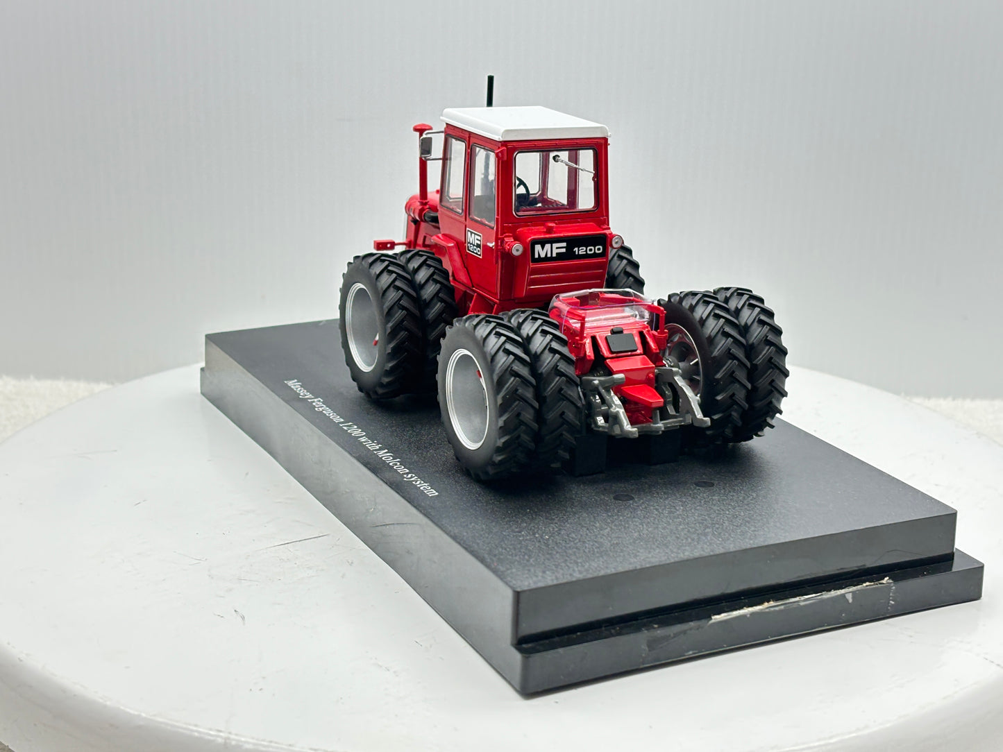 1/32 Massey Ferguson 1200 Molcon