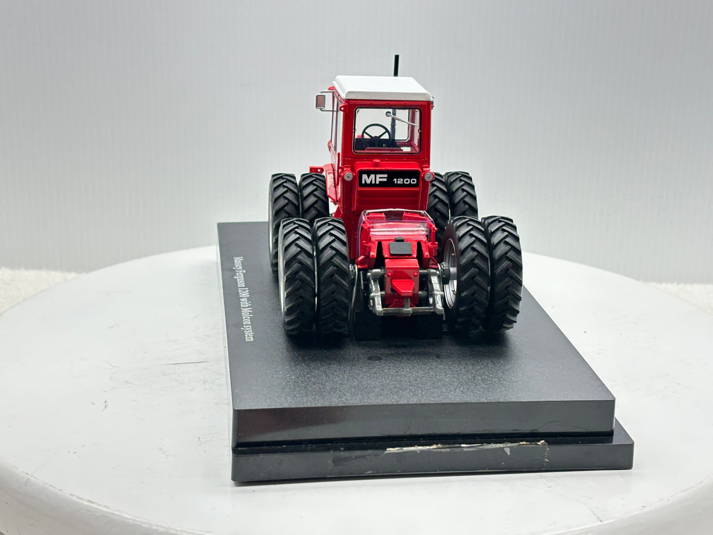 1/32 Massey Ferguson 1200 Molcon