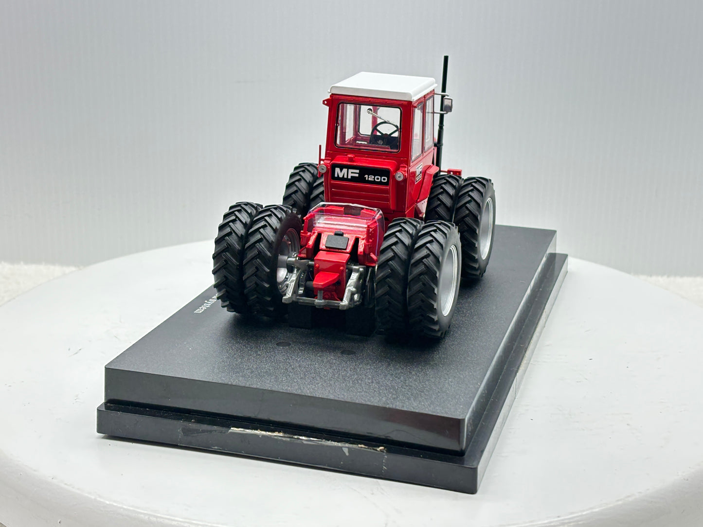 1/32 Massey Ferguson 1200 Molcon