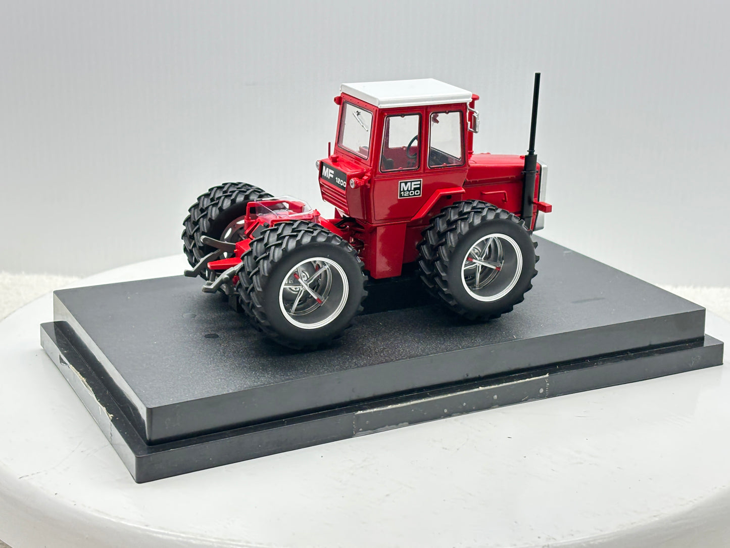 1/32 Massey Ferguson 1200 Molcon