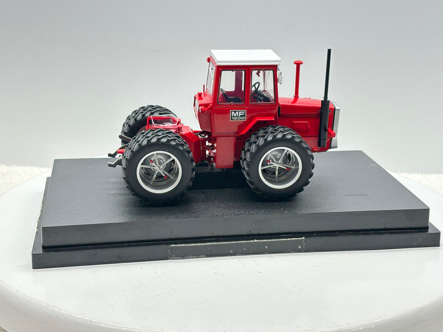 1/32 Massey Ferguson 1200 Molcon