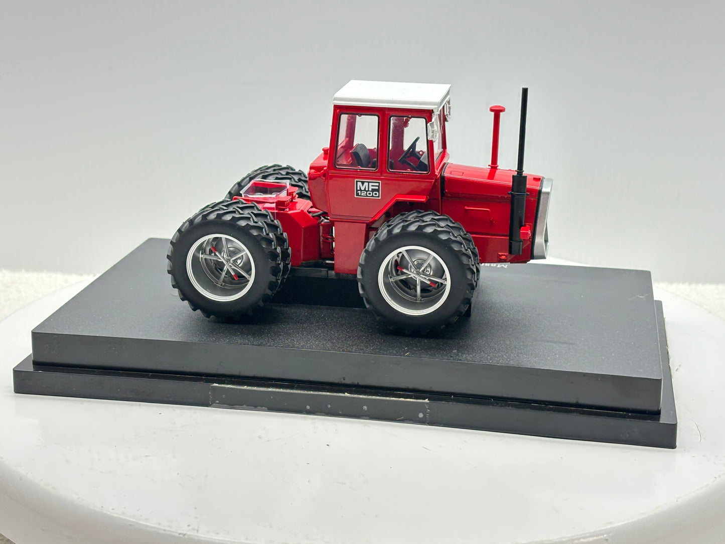1/32 Massey Ferguson 1200 Molcon
