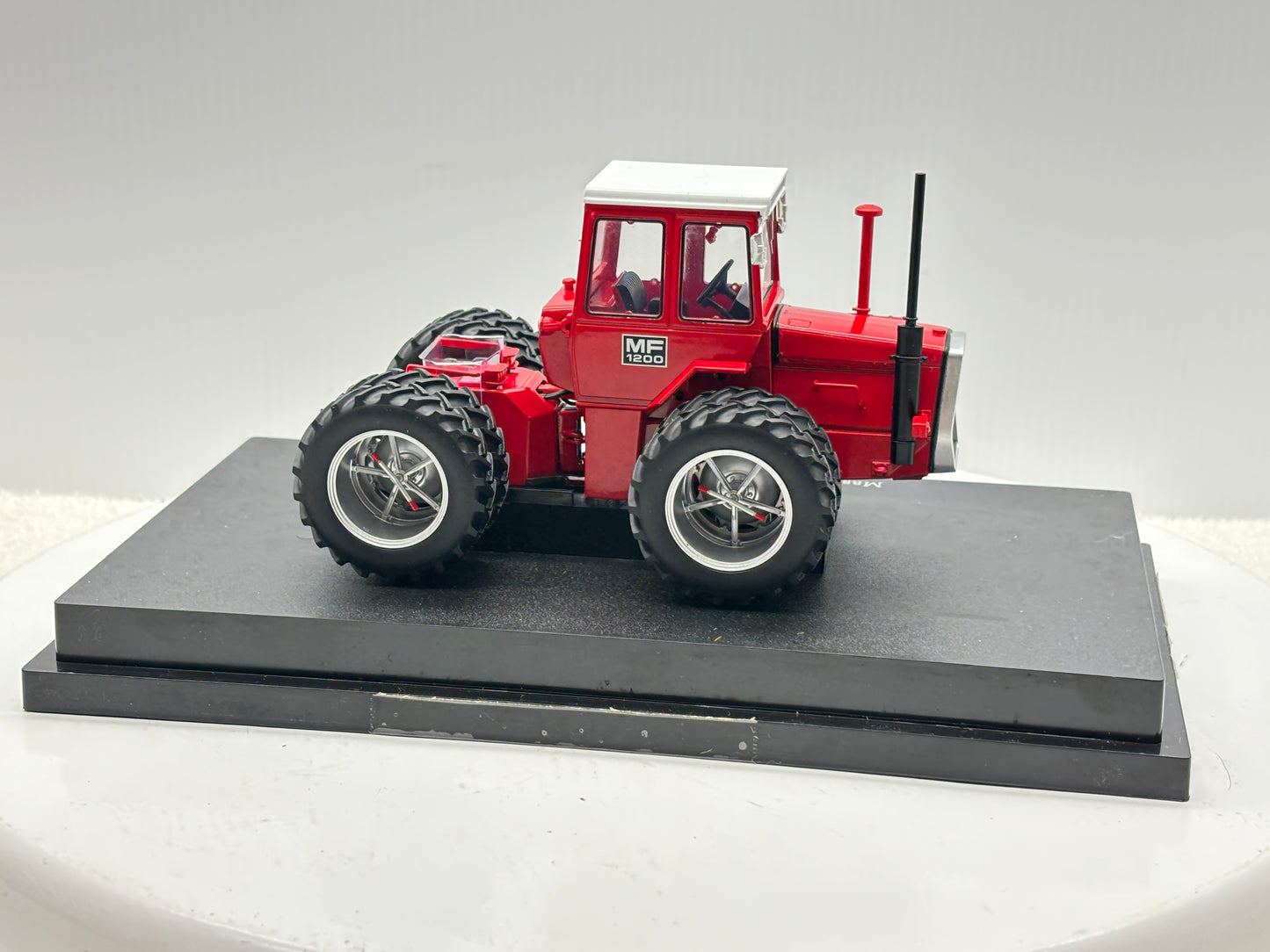 1/32 Massey Ferguson 1200 Molcon