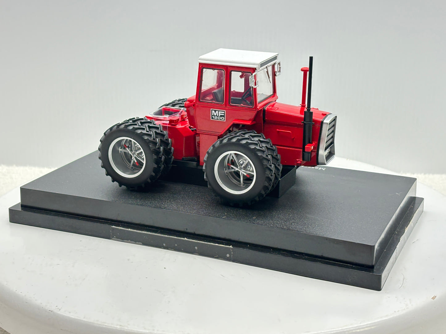 1/32 Massey Ferguson 1200 Molcon
