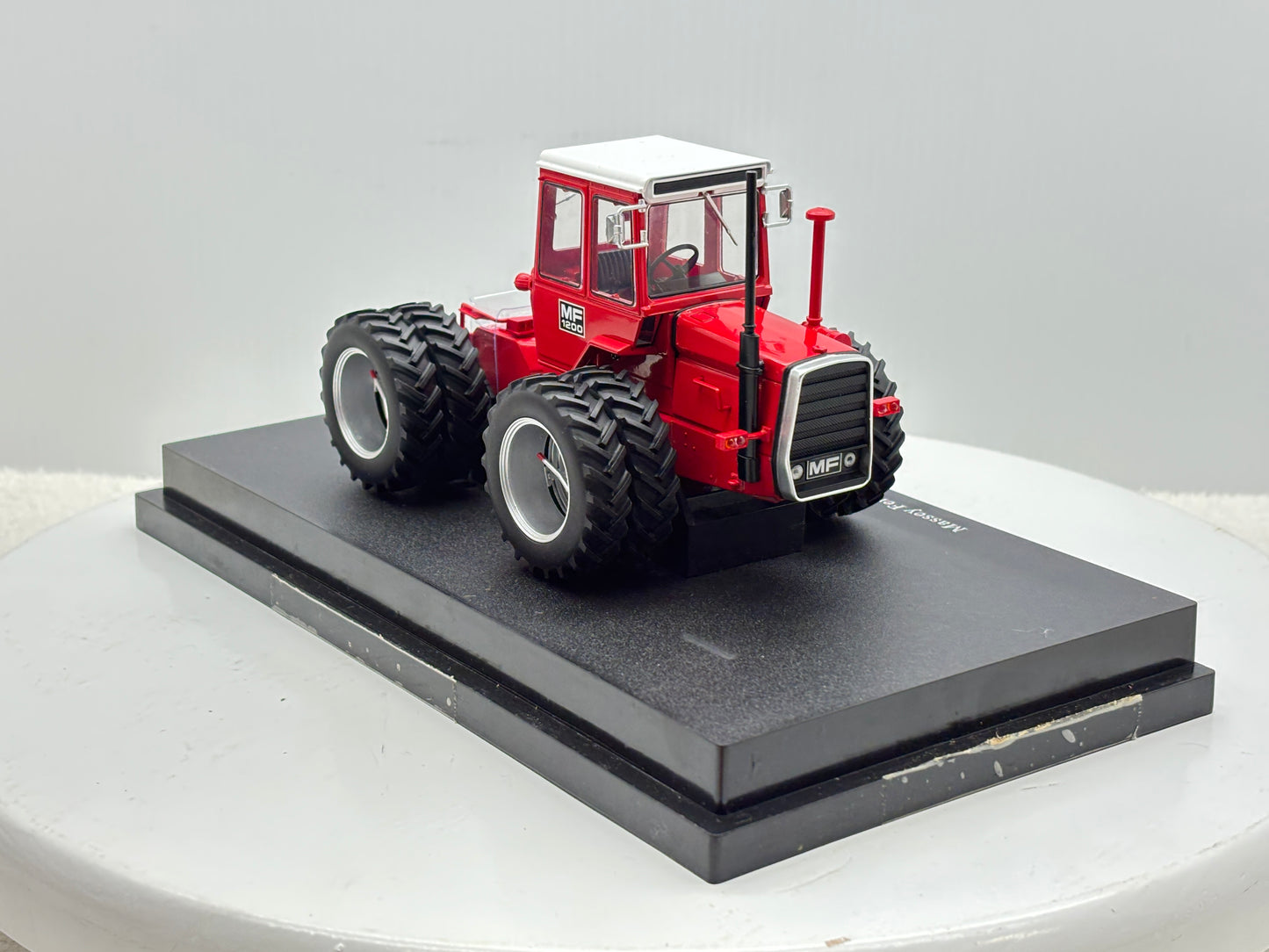 1/32 Massey Ferguson 1200 Molcon
