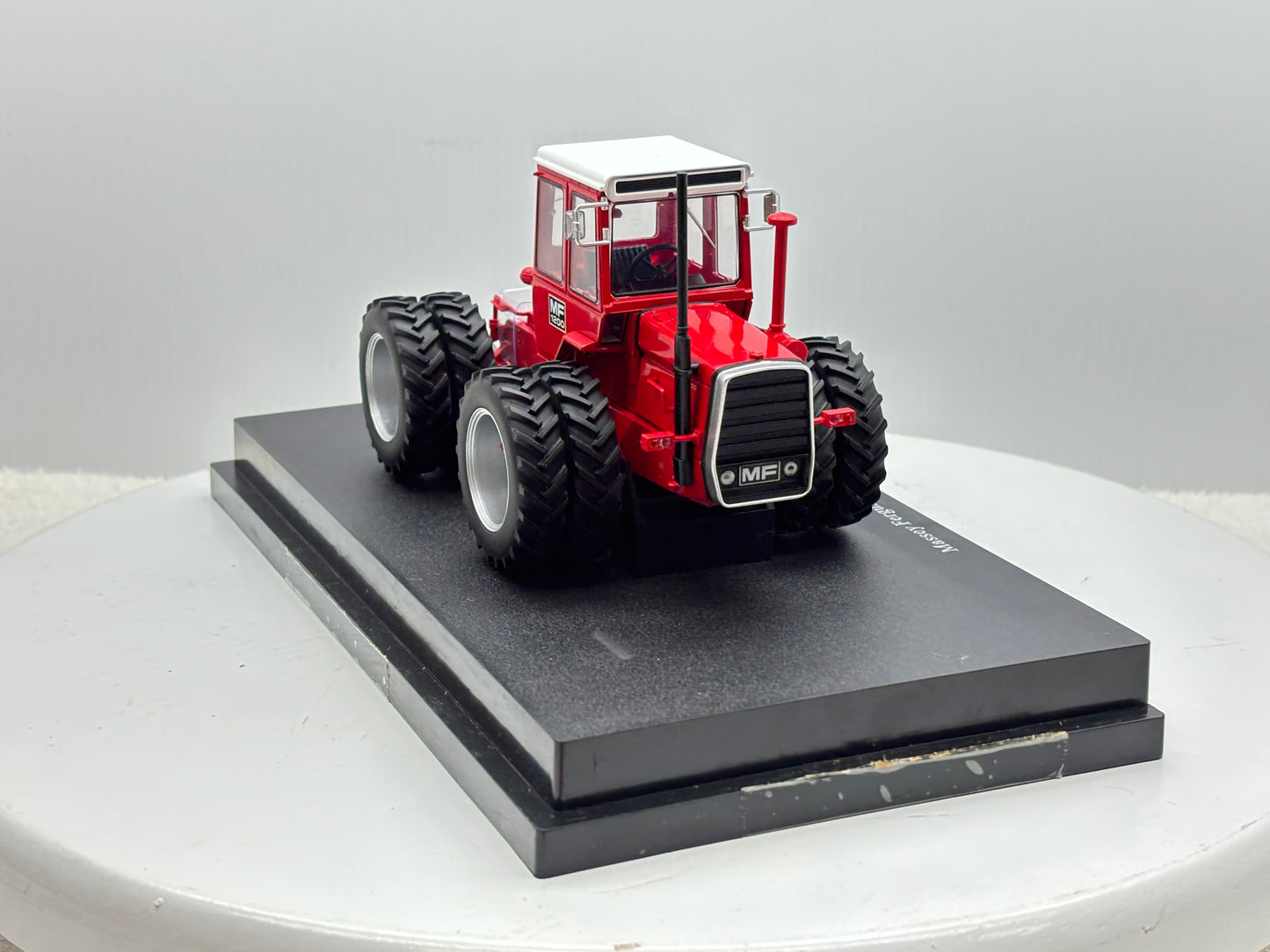 1/32 Massey Ferguson 1200 Molcon