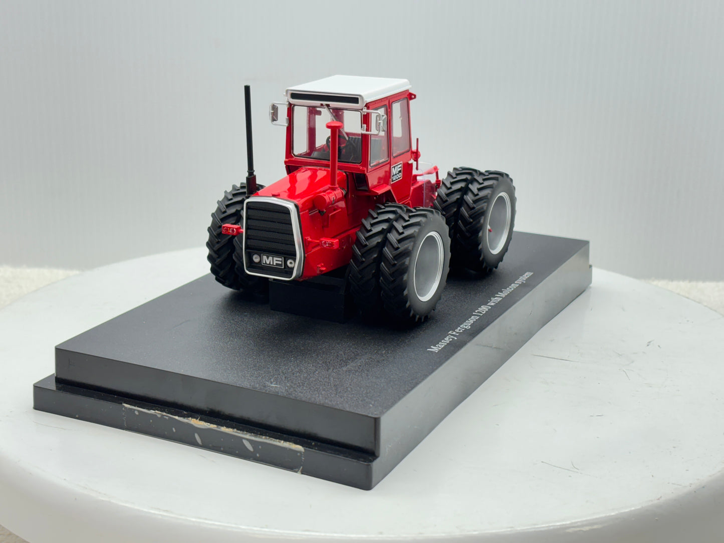 1/32 Massey Ferguson 1200 Molcon
