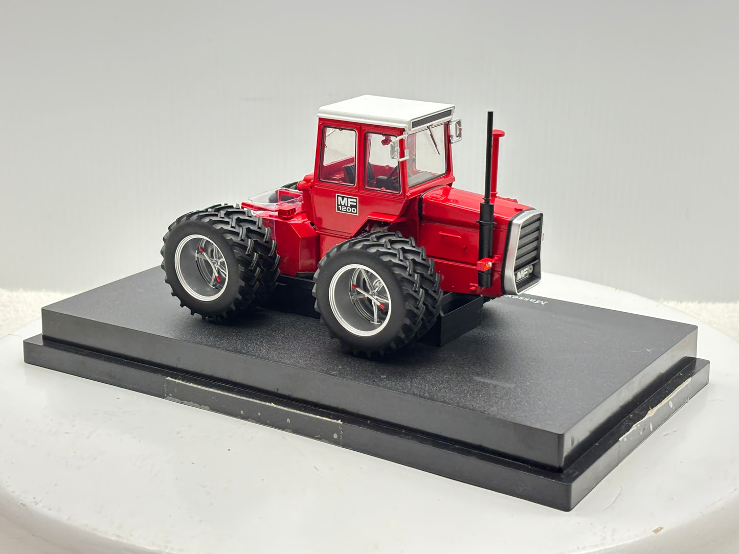 1/32 Massey Ferguson 1200 Molcon
