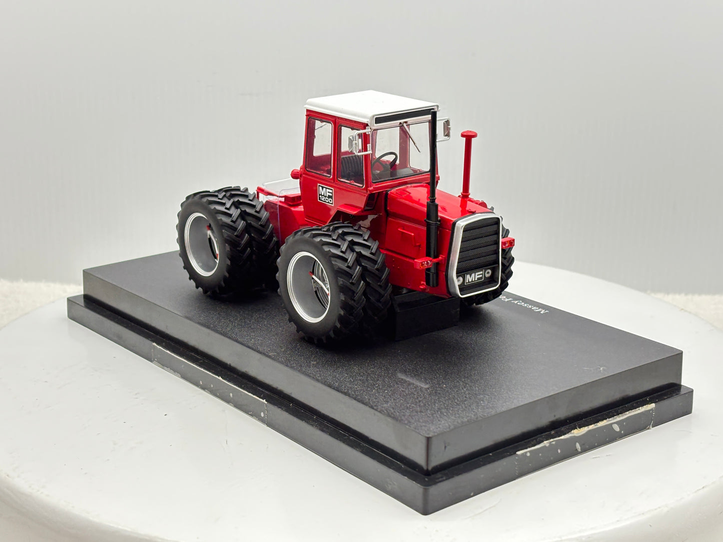 1/32 Massey Ferguson 1200 Molcon