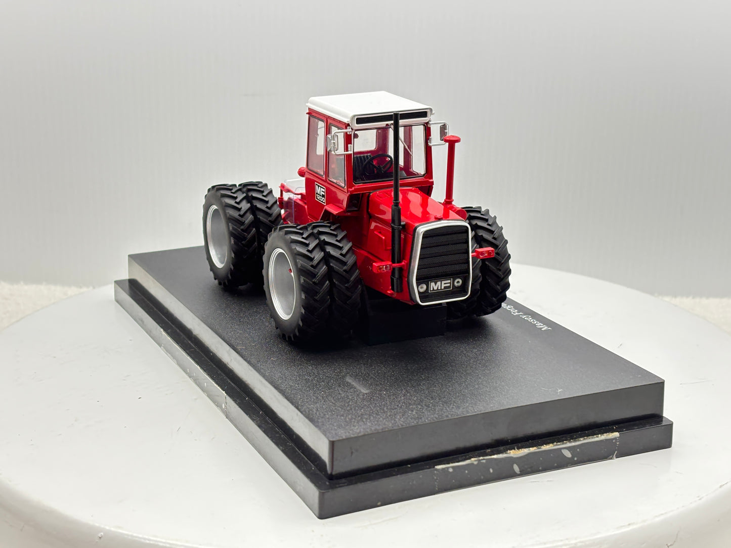 1/32 Massey Ferguson 1200 Molcon