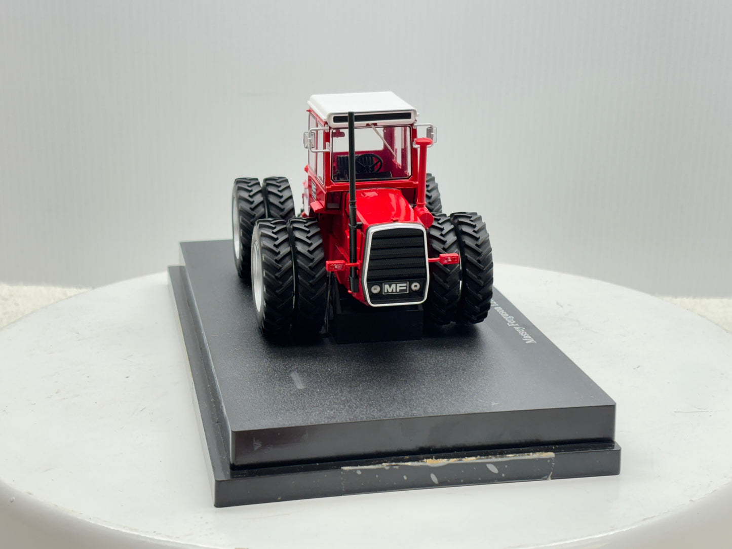 1/32 Massey Ferguson 1200 Molcon
