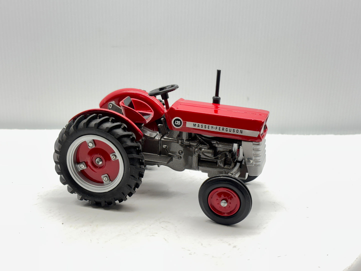 1/16 Massey Ferguson 135 National Farm Machinery Show