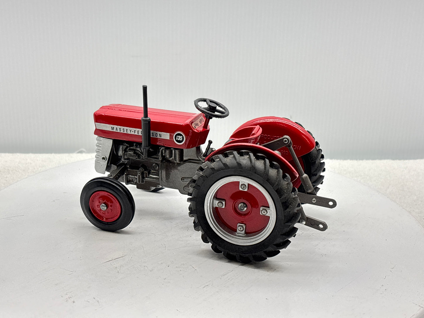 1/16 Massey Ferguson 135 National Farm Machinery Show