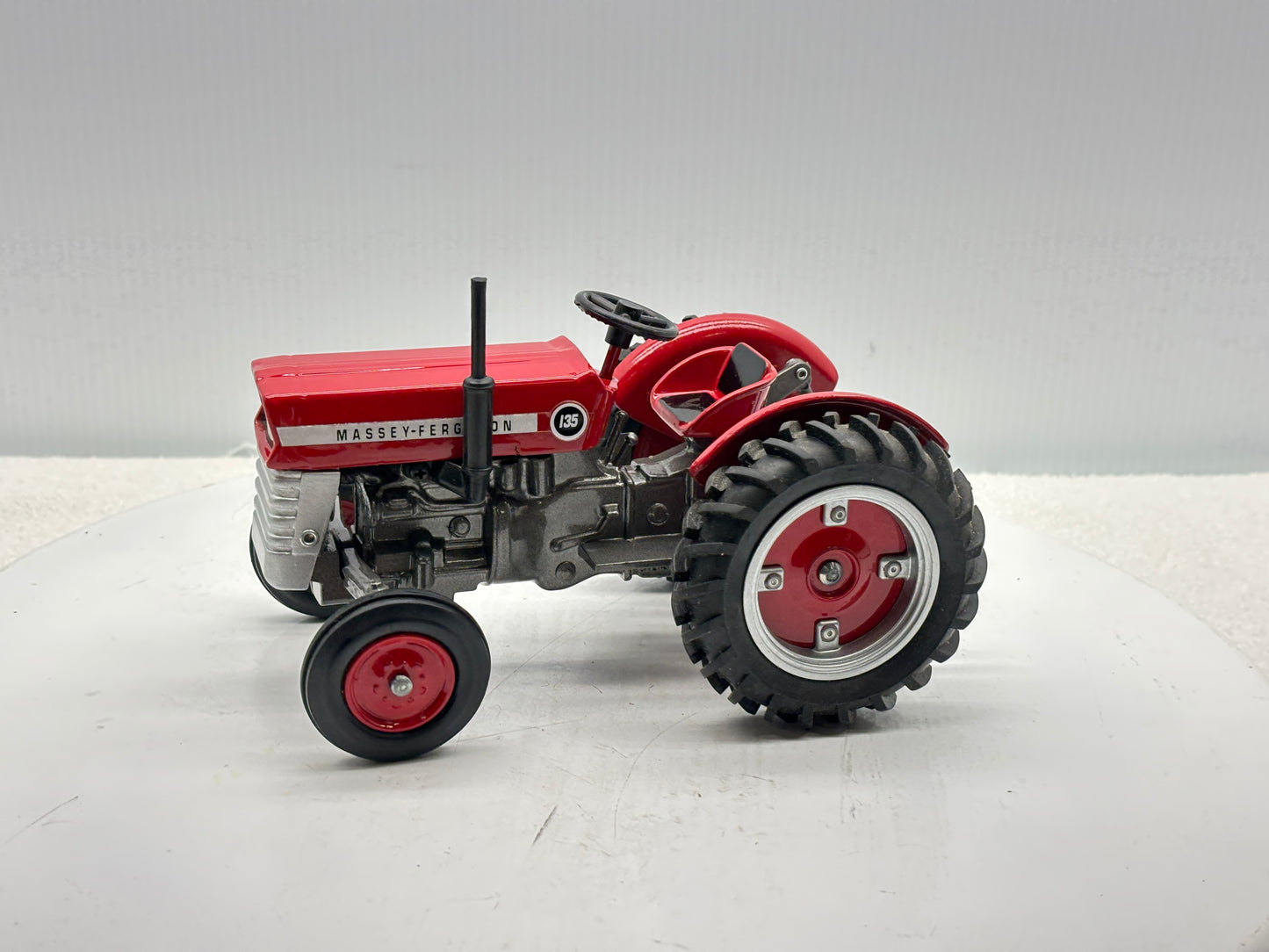 1/16 Massey Ferguson 135 National Farm Machinery Show