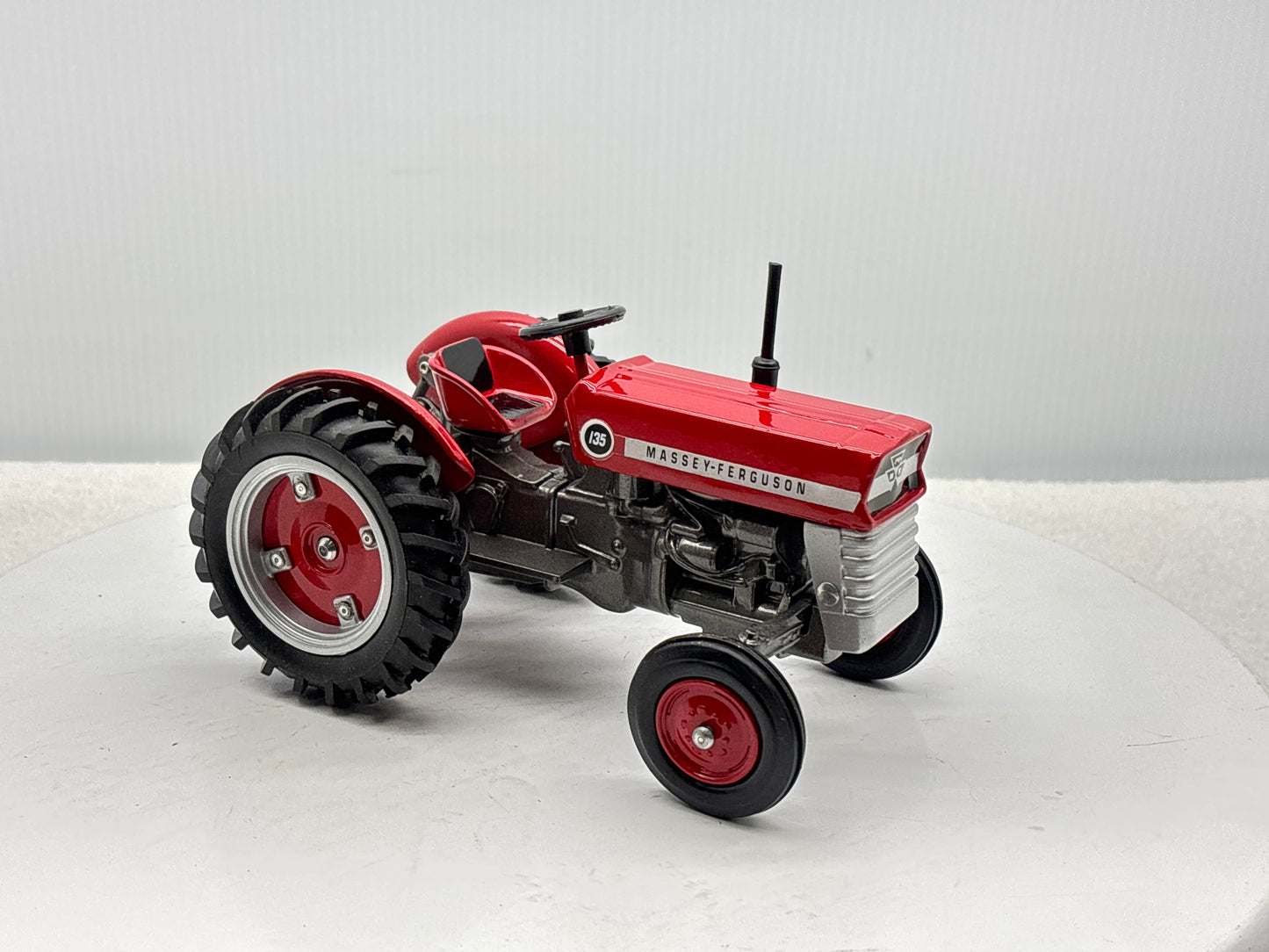 1/16 Massey Ferguson 135 National Farm Machinery Show