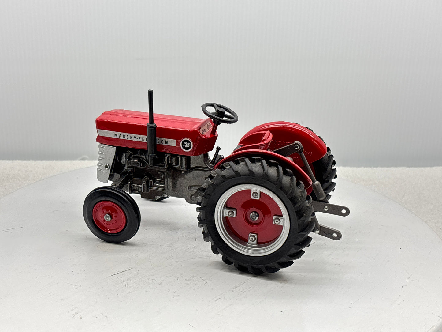1/16 Massey Ferguson 135 National Farm Machinery Show