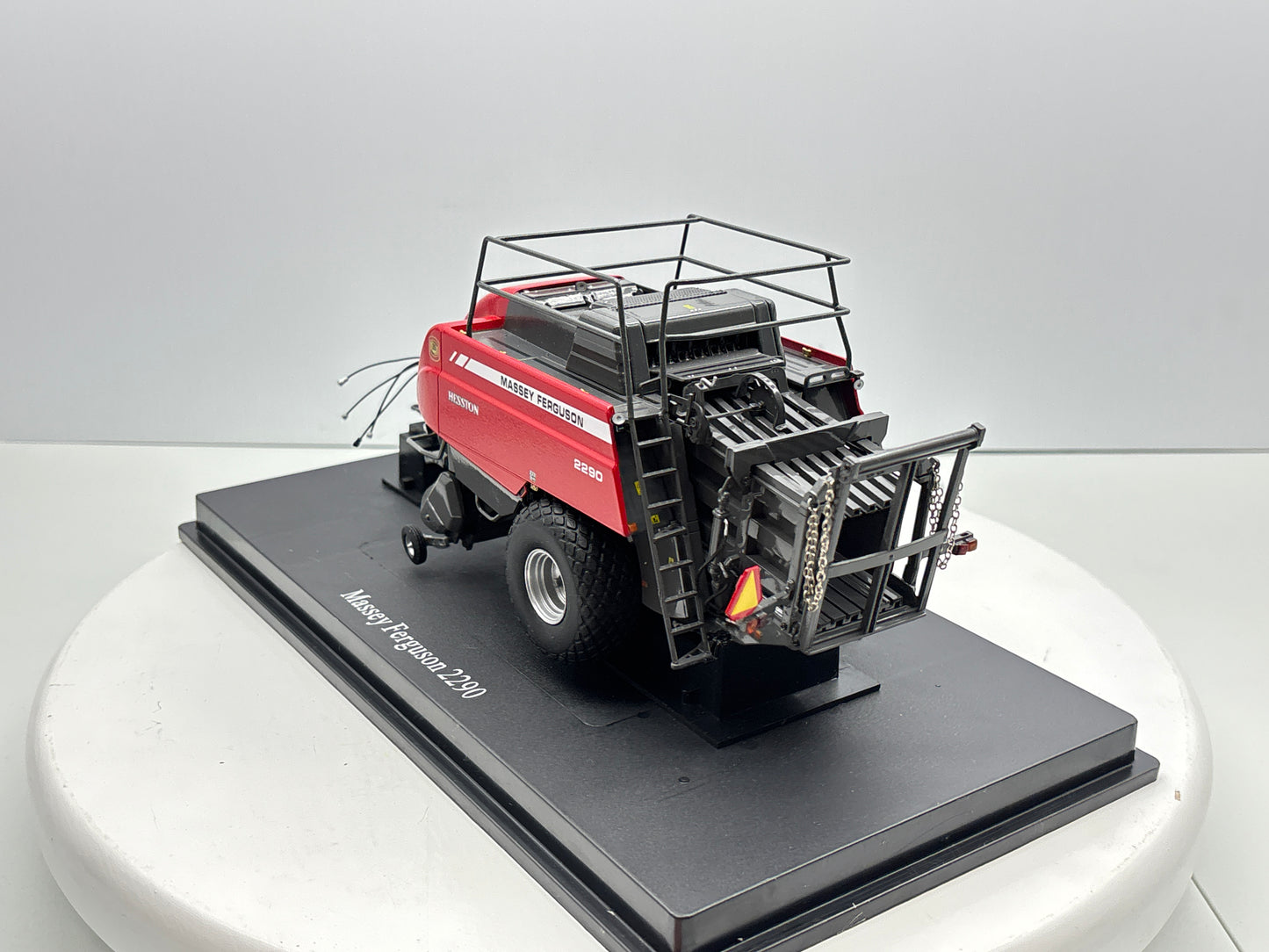 1/32 Massey Ferguson 2290