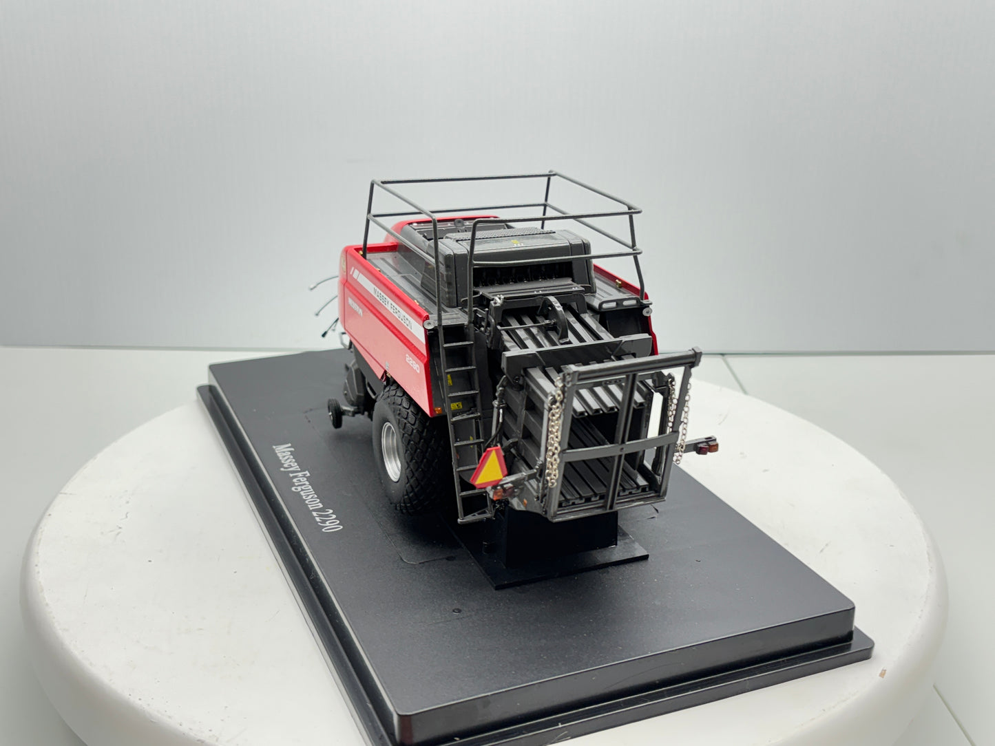 1/32 Massey Ferguson 2290