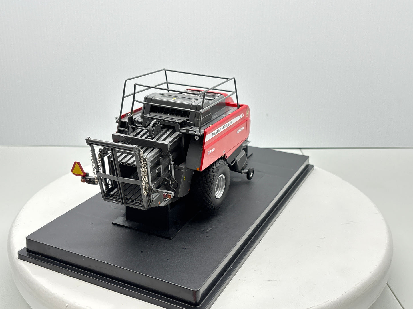 1/32 Massey Ferguson 2290