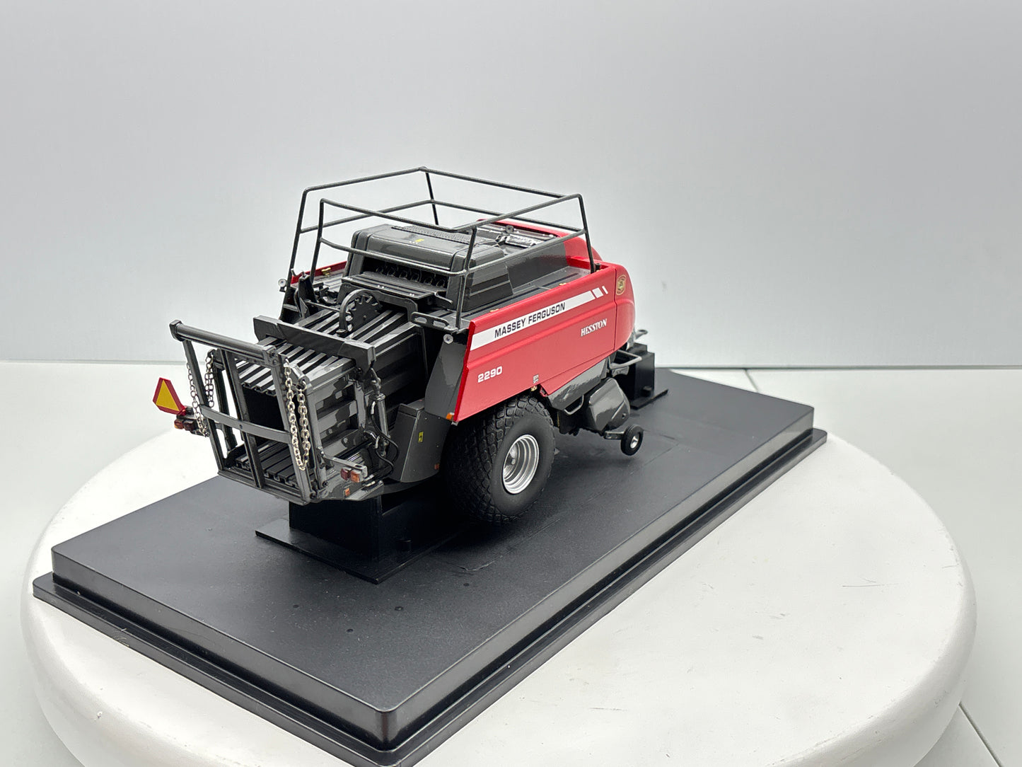 1/32 Massey Ferguson 2290