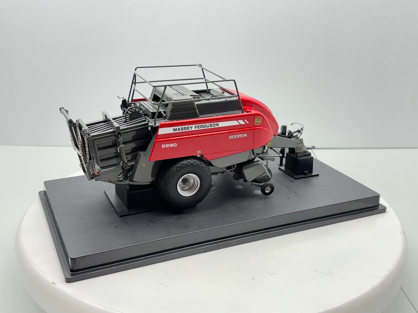 1/32 Massey Ferguson 2290