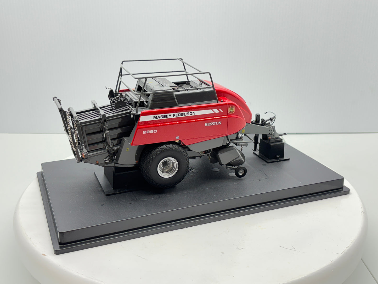 1/32 Massey Ferguson 2290