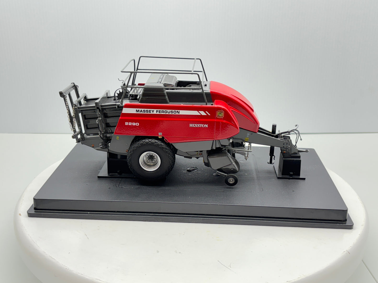 1/32 Massey Ferguson 2290