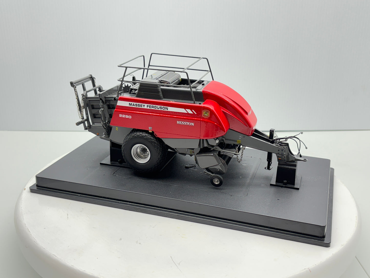 1/32 Massey Ferguson 2290