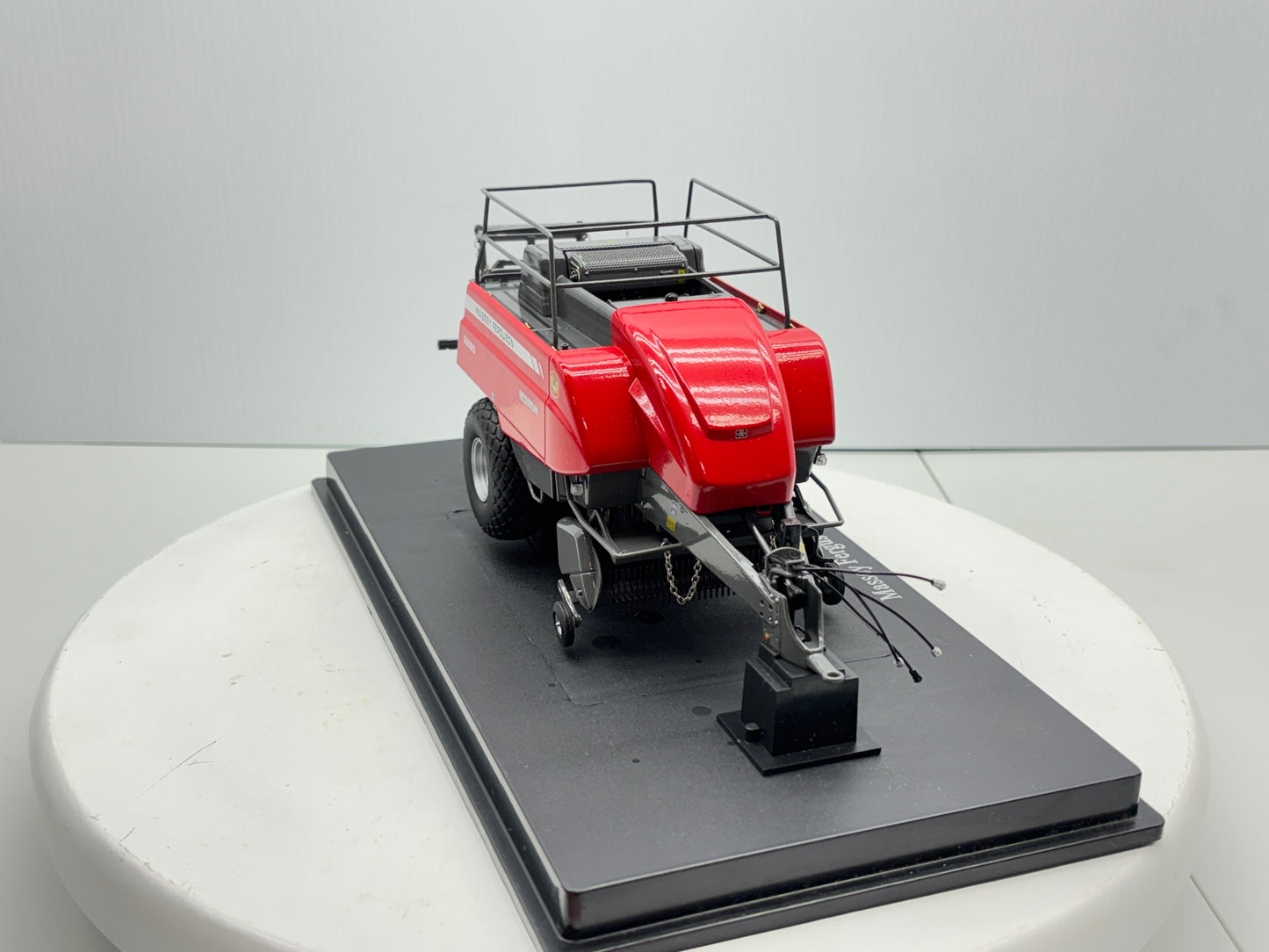 1/32 Massey Ferguson 2290