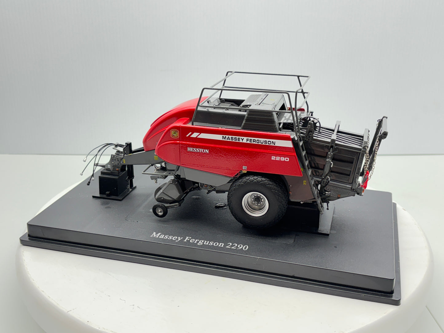 1/32 Massey Ferguson 2290