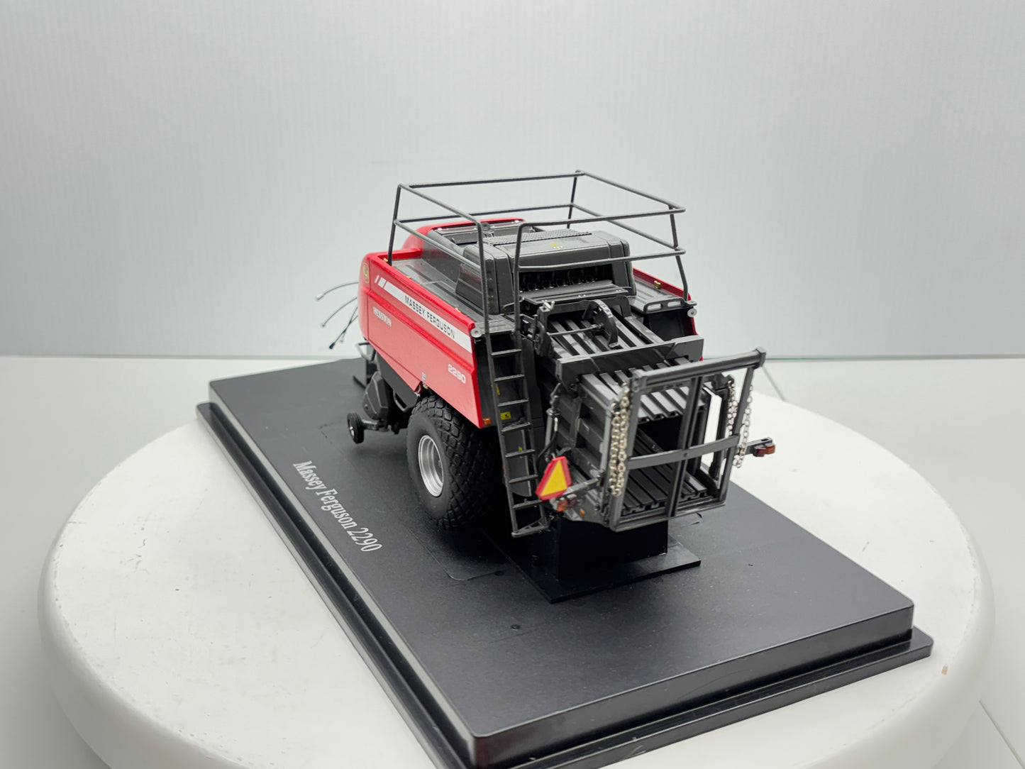 1/32 Massey Ferguson 2290