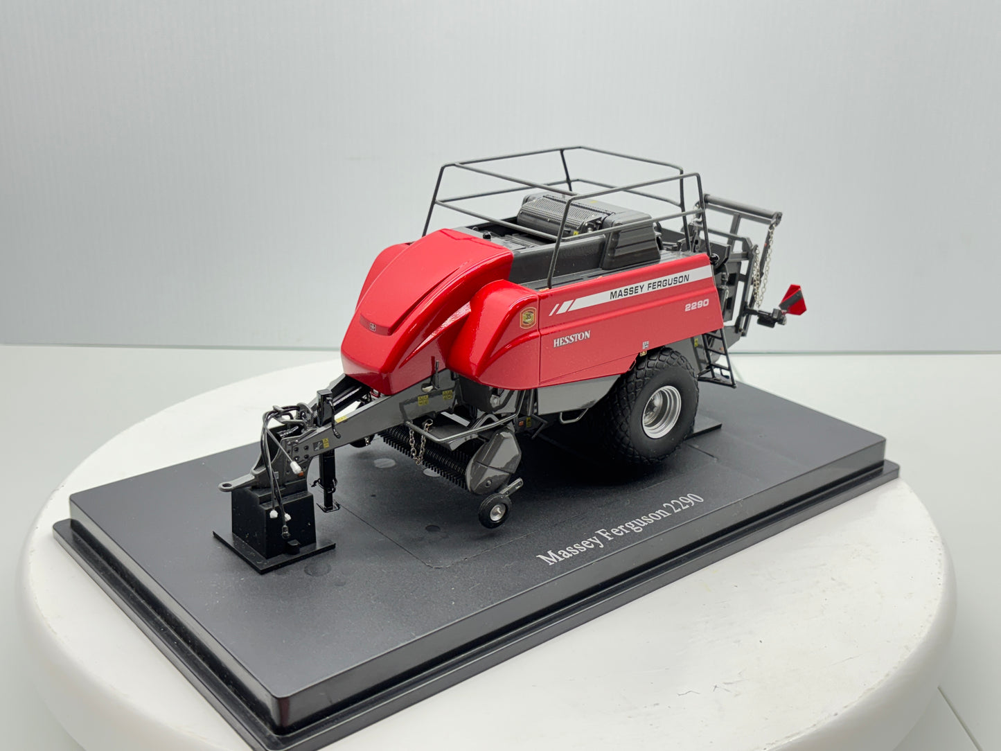 1/32 Massey Ferguson 2290