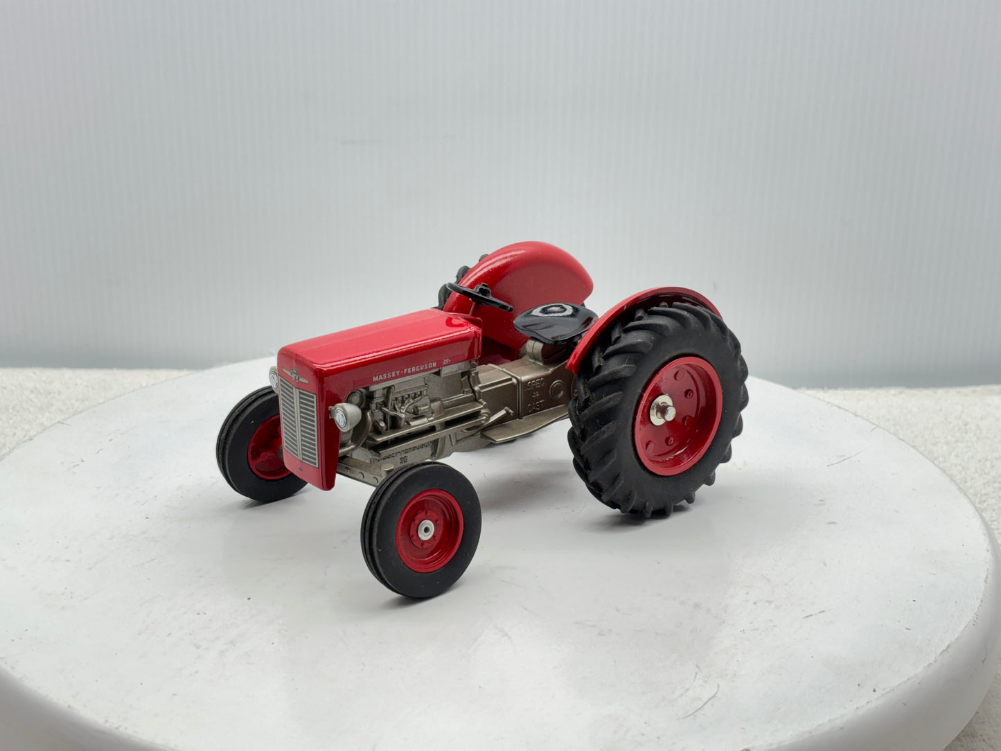 1/16 Massey Ferguson 35 Collectors Edition