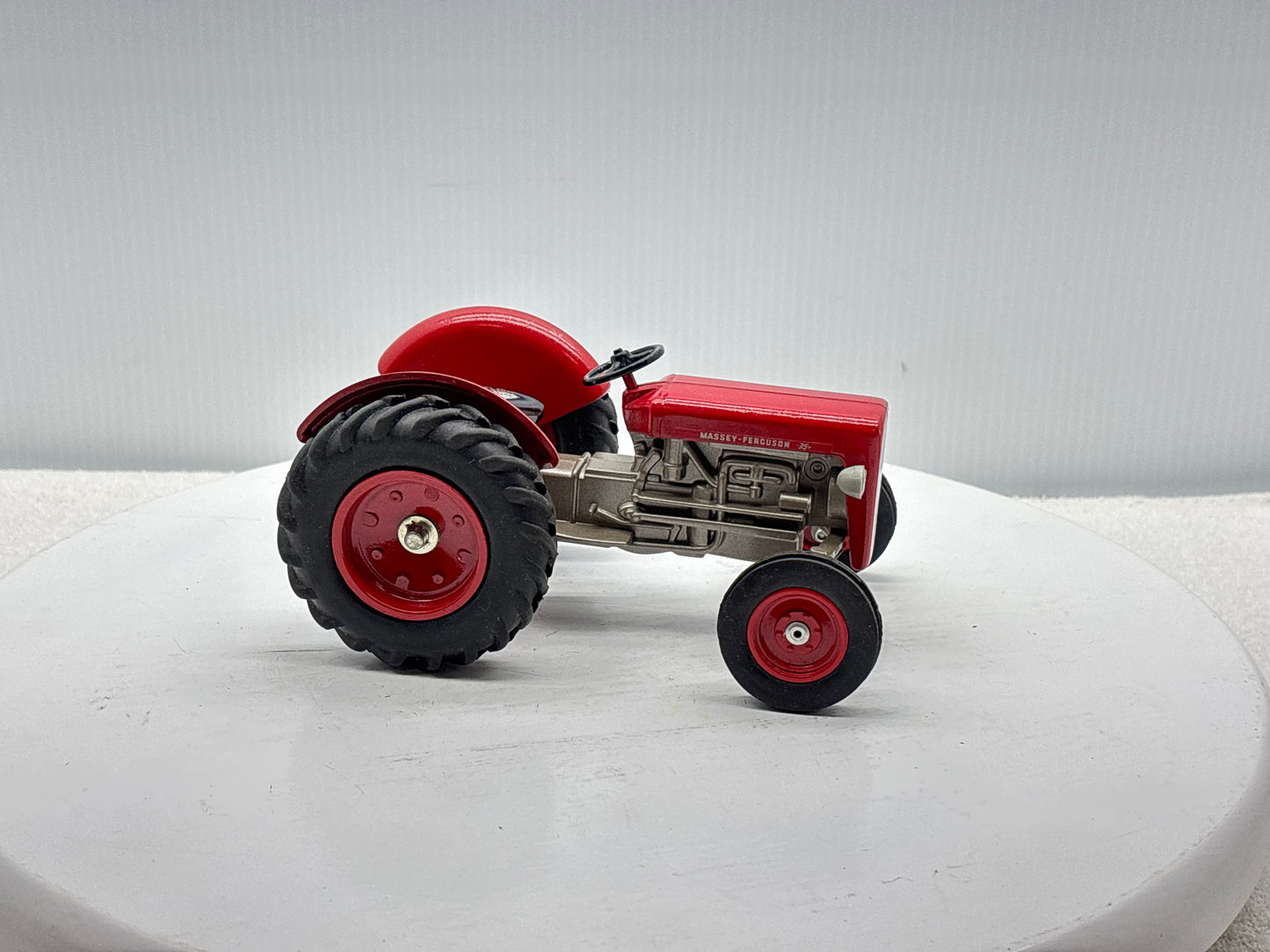 1/16 Massey Ferguson 35 Collectors Edition